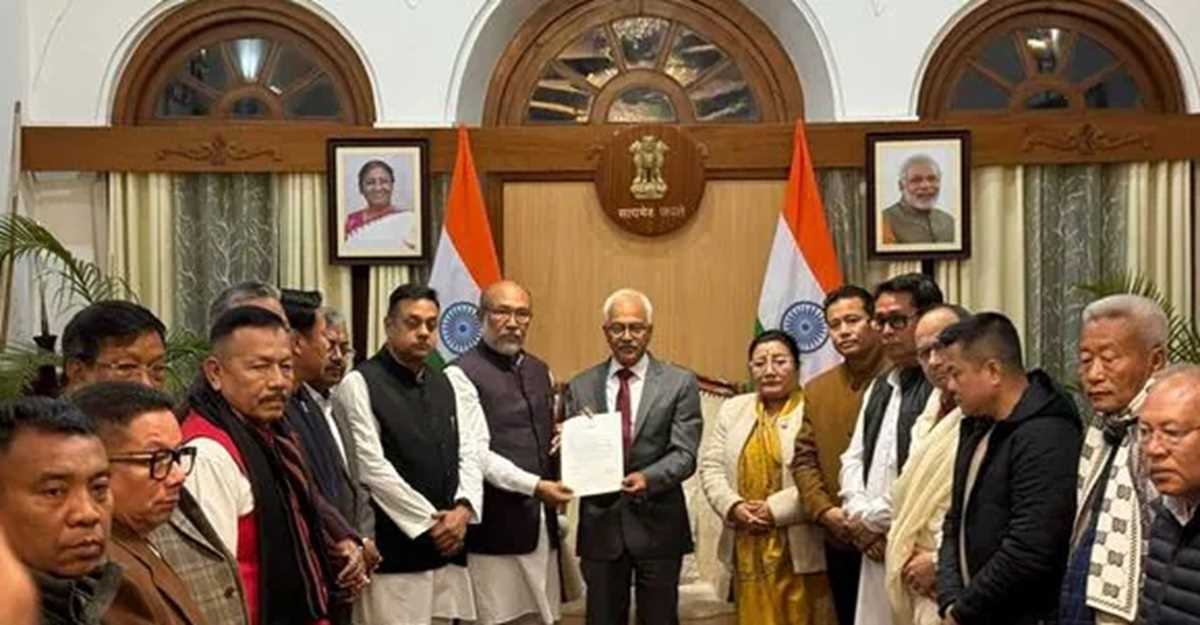 बीरेन सिंह के इस्तीफे के बाद मणिपुर में नया मुख्यमंत्री चुनने में रस्साकसी बीरेन सिंह के इस्तीफे के बाद मणिपुर में नया मुख्यमंत्री चुनने में रस्साकसी